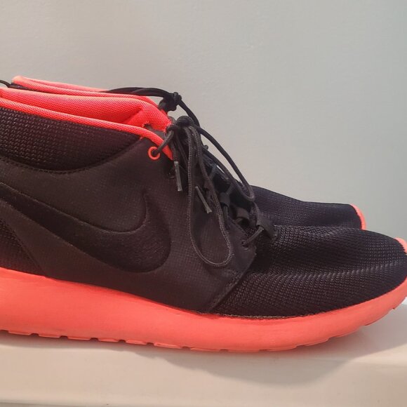 Nike Roshe Run Mid Black Atomic Red - Size 13 - Picture 3 of 4